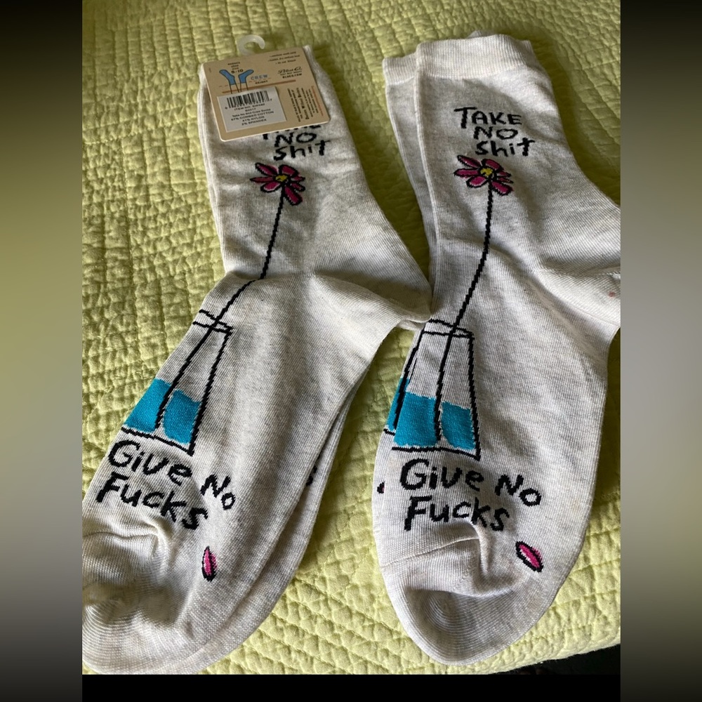 2 pair of socks never worn—fun! Great gift! Smoke and pet free😁